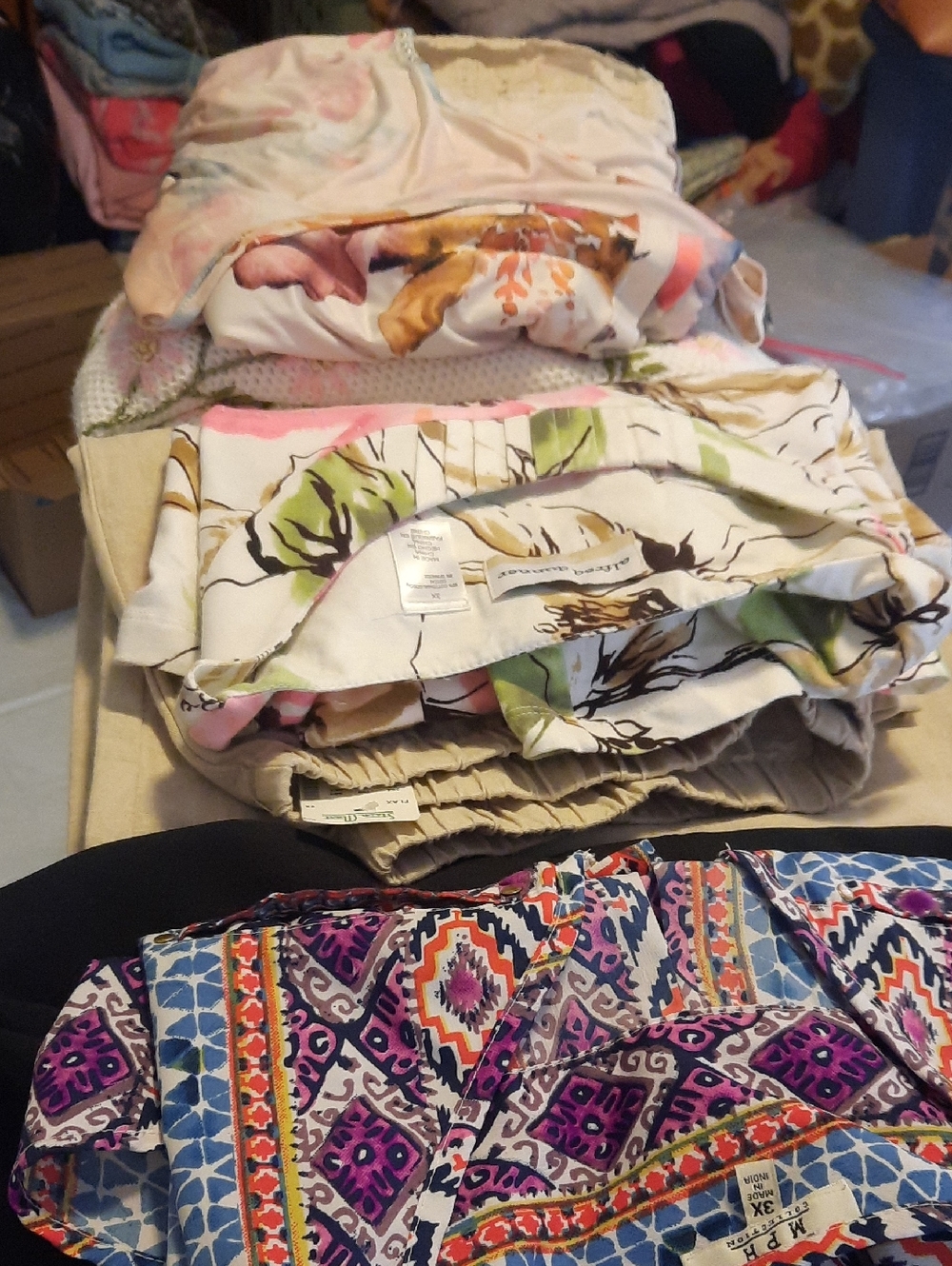Bundle Of Mixed 2x And 3x Tops Abd Pants.